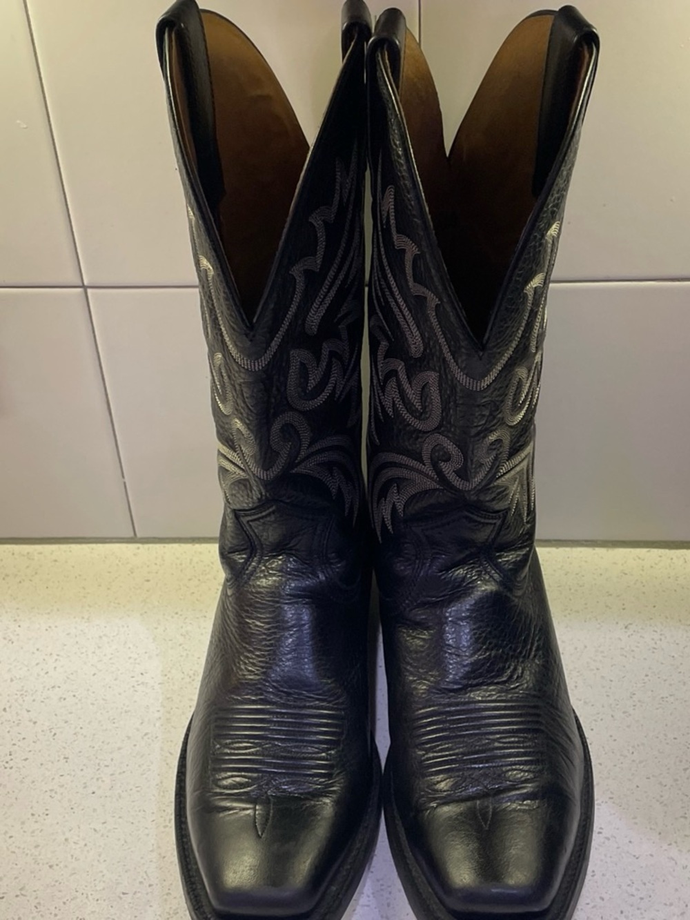 LIKE NEW Ariat Legend MEN’S Cowboy Boots 10.5 Black Leather/Gray/ square toe - Picture 5 of 9